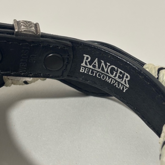 Vintage 1997 Ranger Western Belt Black Tooled Leather Silver Cross Conchos - Picture 6 of 6